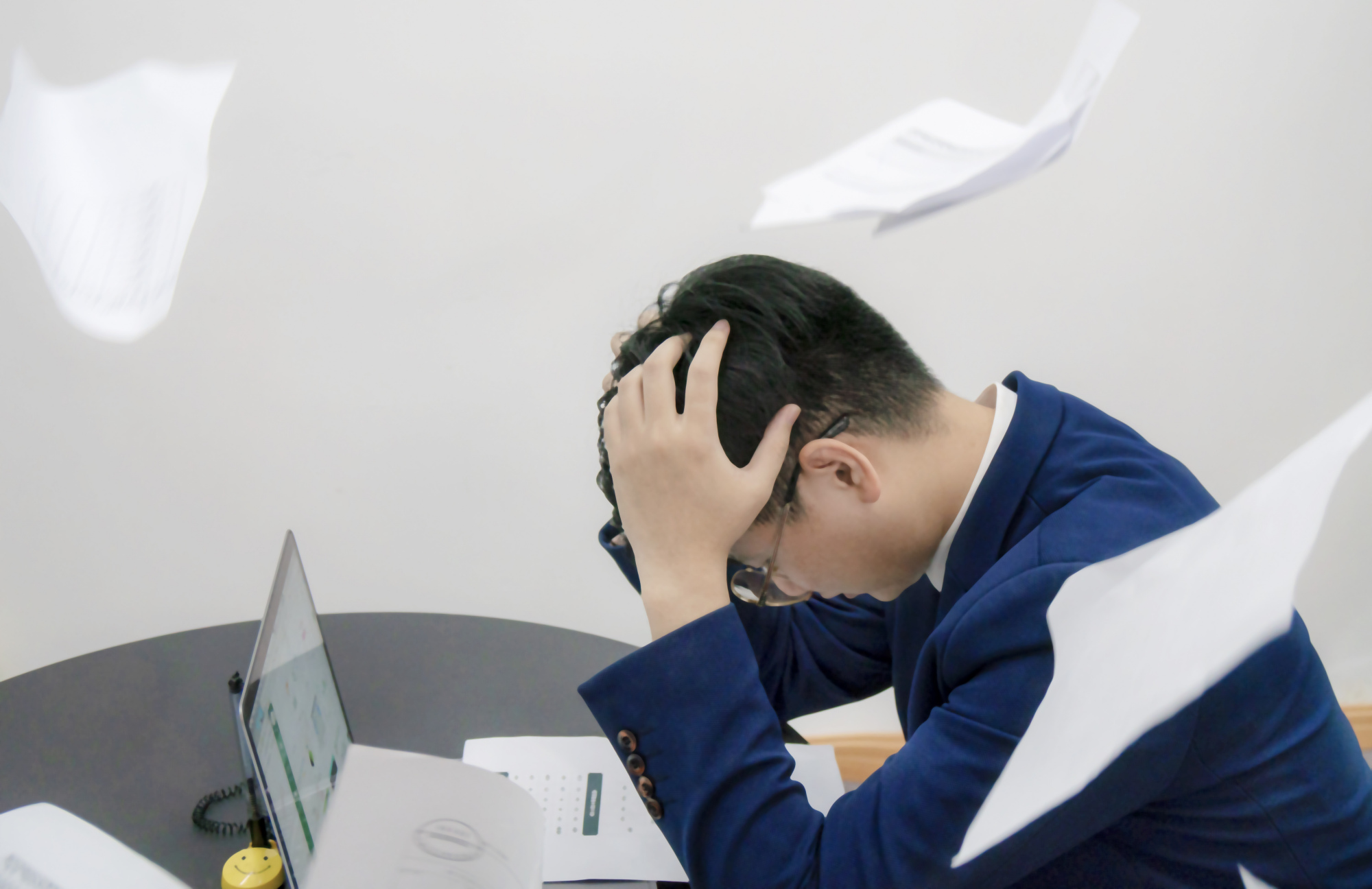 发愁年终总结怎么写写好年终总结有四个关键