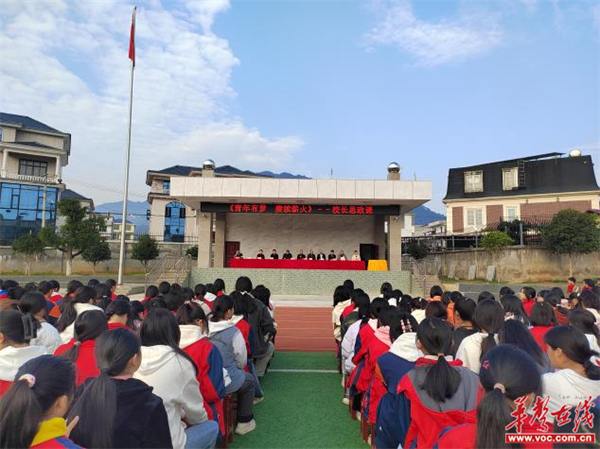 洞口县山门镇中学用心用情讲好思政课