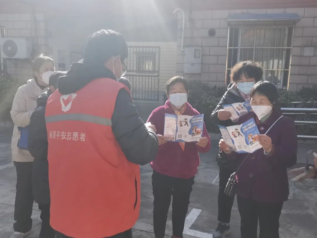 写春联,剪窗花,邬桥居委辞旧迎新喜迎春