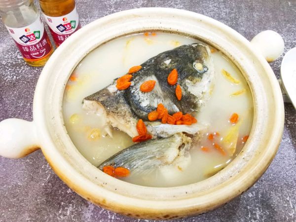 天麻魚頭湯,湯白不腥,味道鮮美有技巧