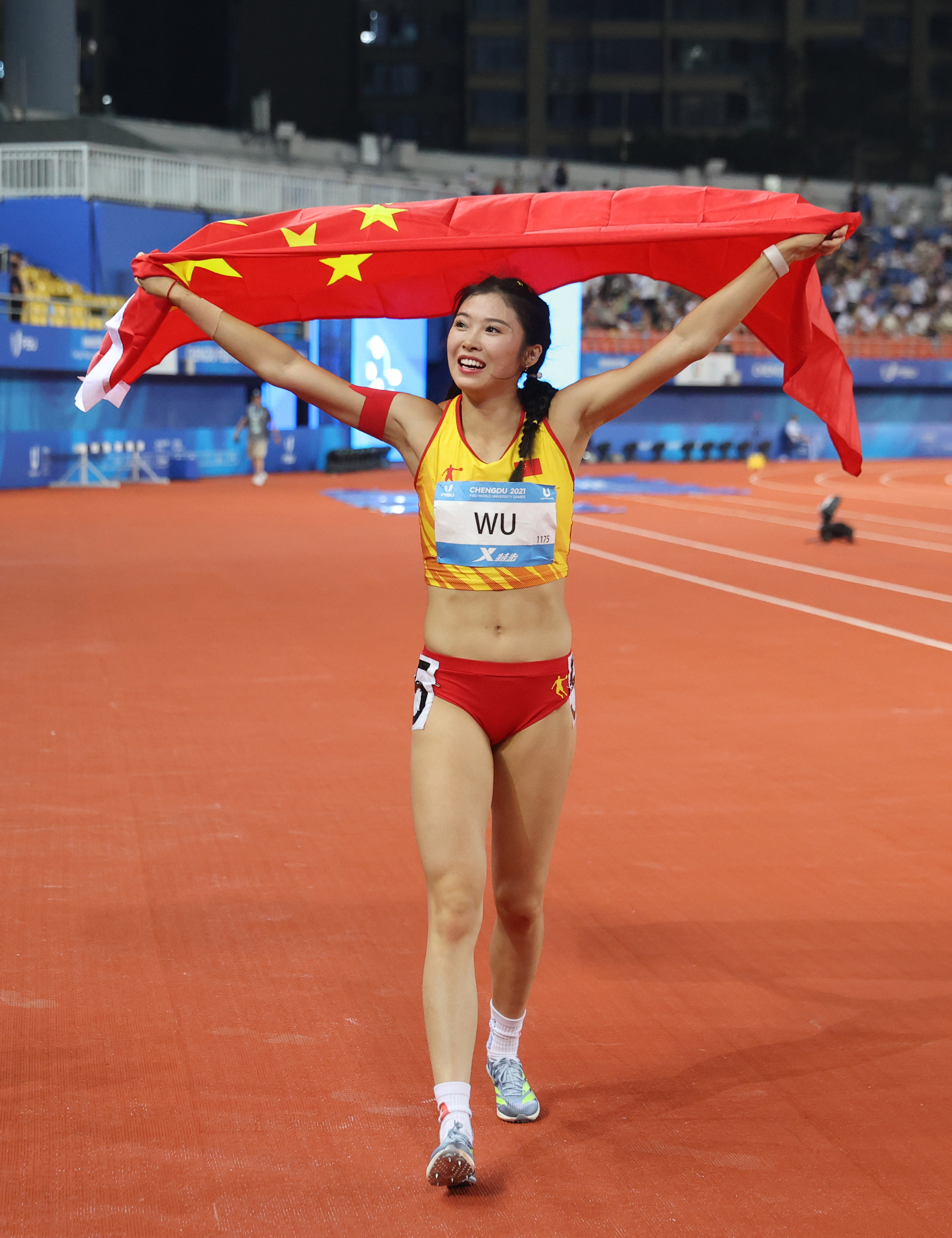 田径——女子100米栏决赛:吴艳妮摘银