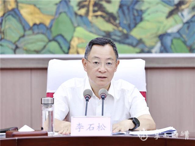 李石松在市委退役军人事务工作领导小组暨市双拥工作领导小组会议上