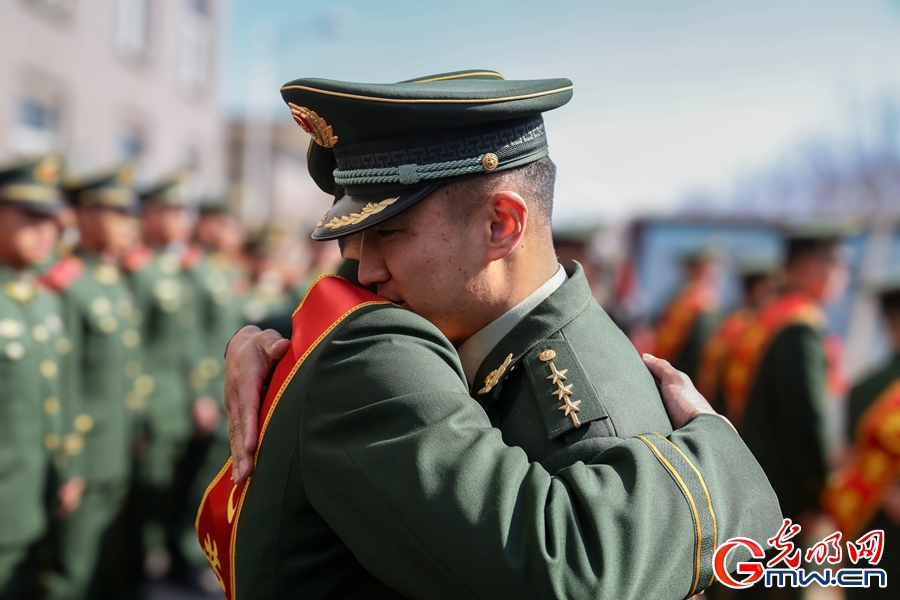 武警北京总队执勤第六支队举行2024年春季退役老兵欢送仪式