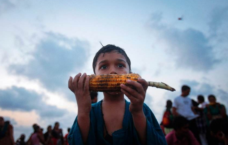 印度小孩饥饿图片
