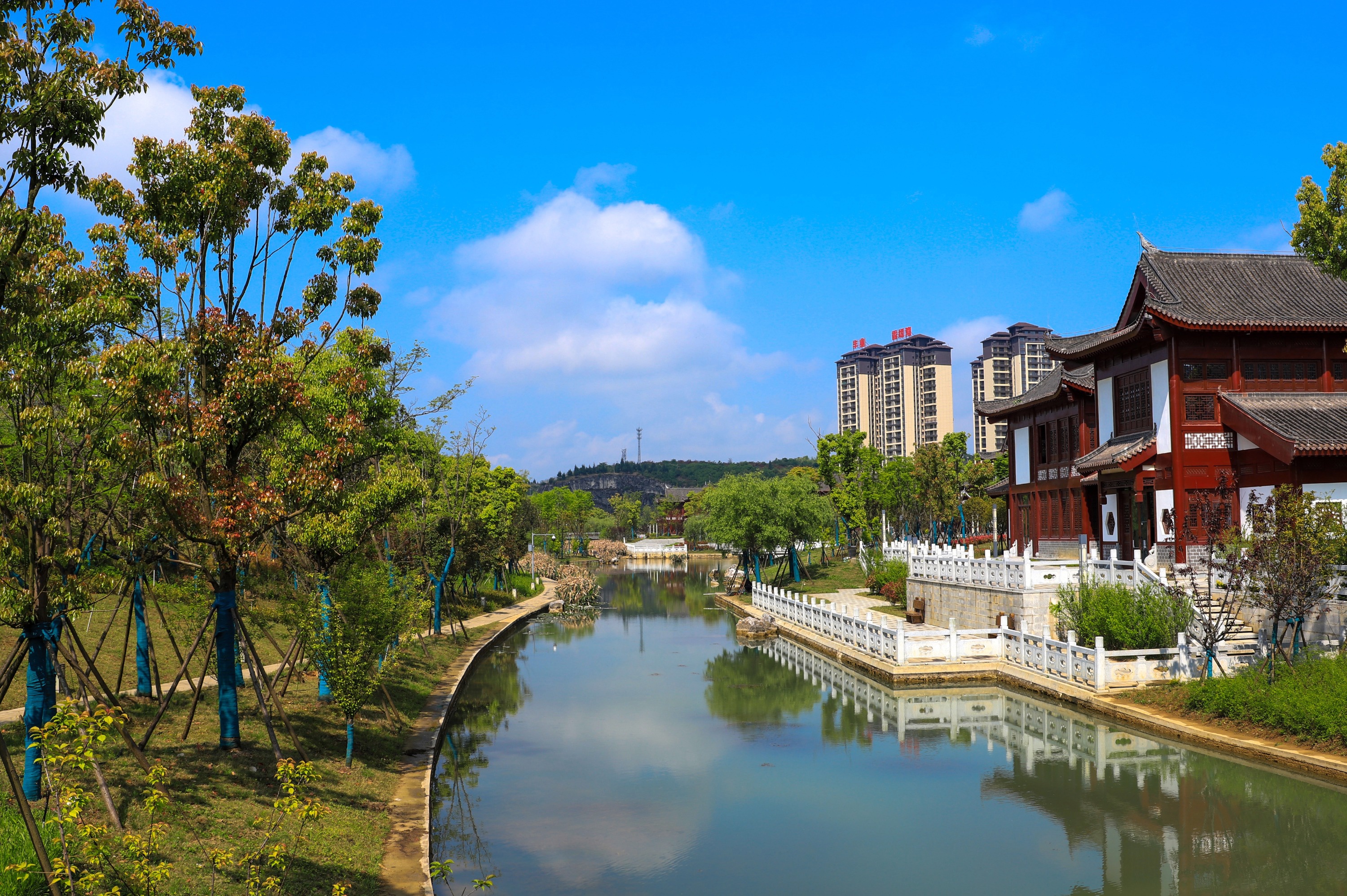 黔西:城市湿地公园景色美