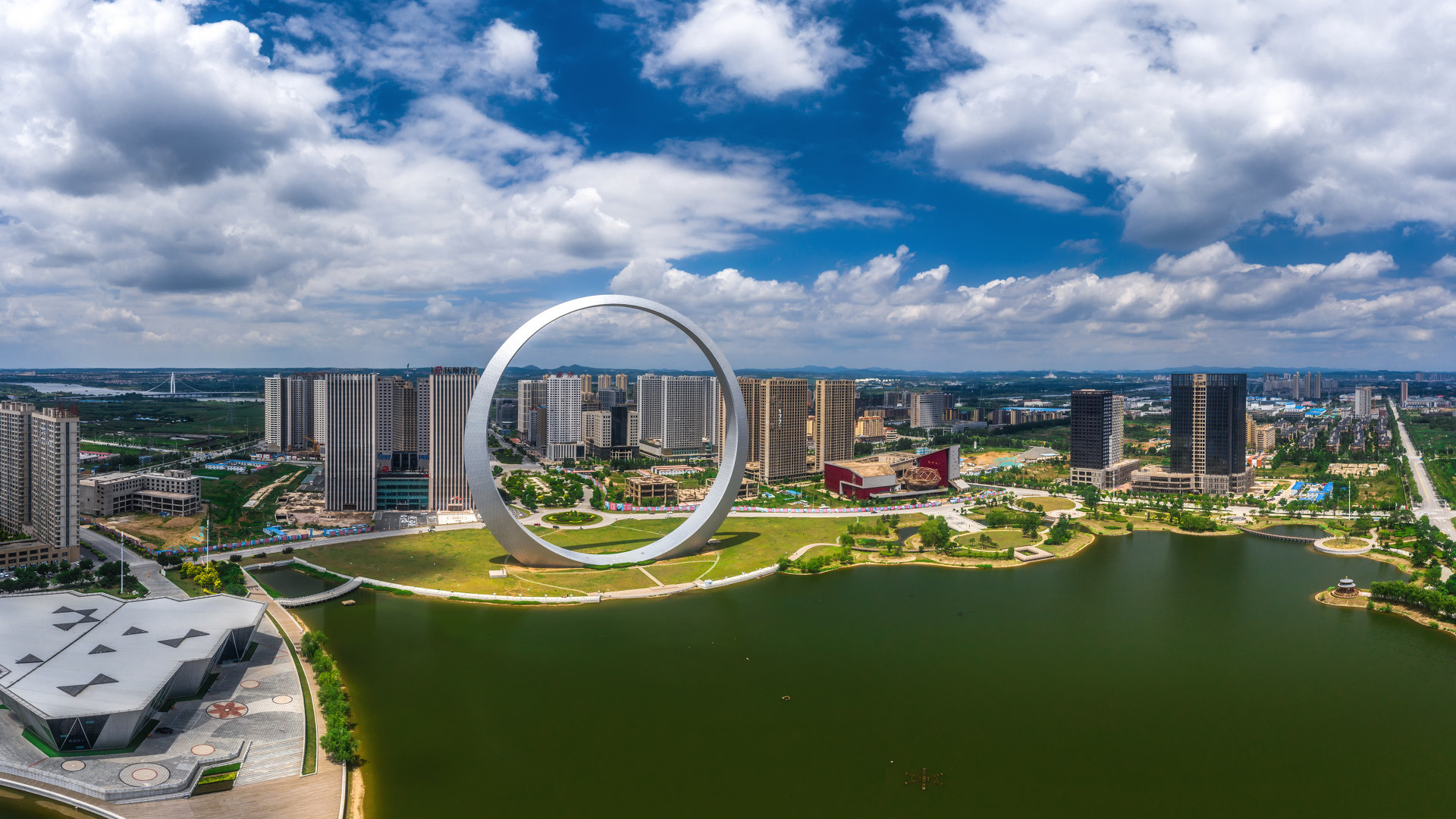 辽宁"最尴尬"的地标建筑,想成为第二个东方明珠,却成为大灯泡