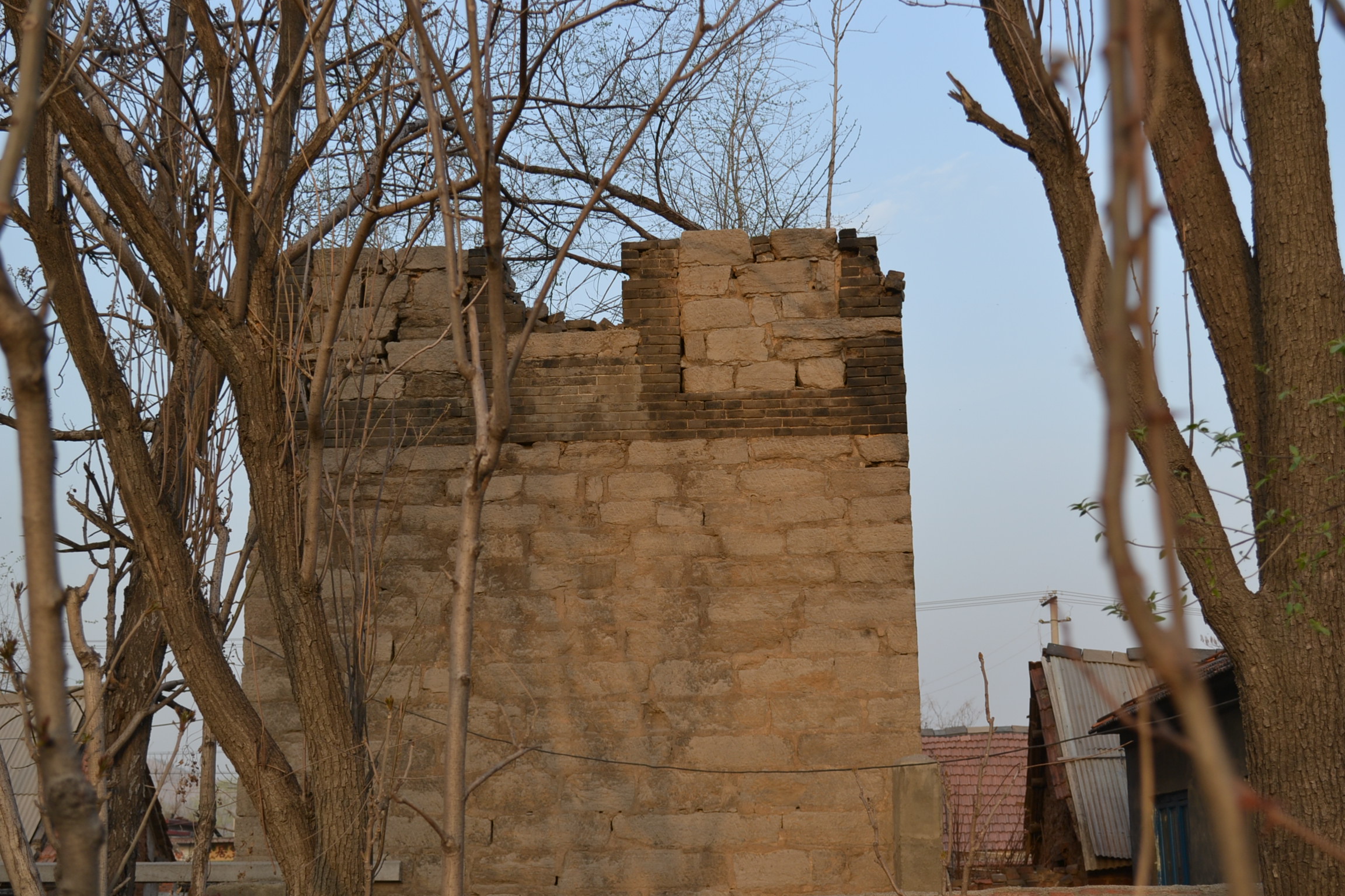 临淄金山镇业旺西村南古楼:临淄最早的烂尾楼