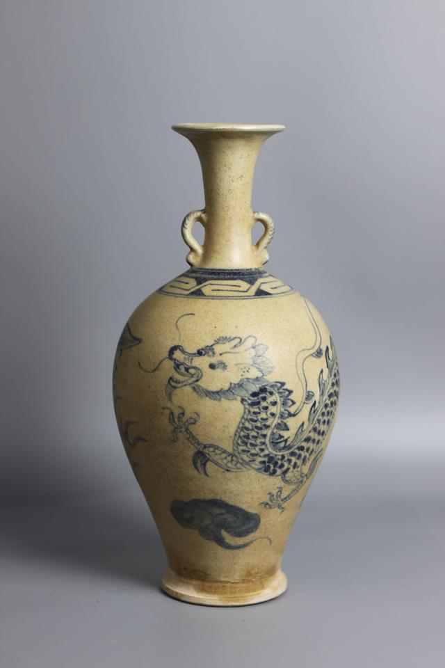 宝物藏心 九似角龙 武昌红巷美术馆 宋磁州窑青花龙纹撇口长颈瓶