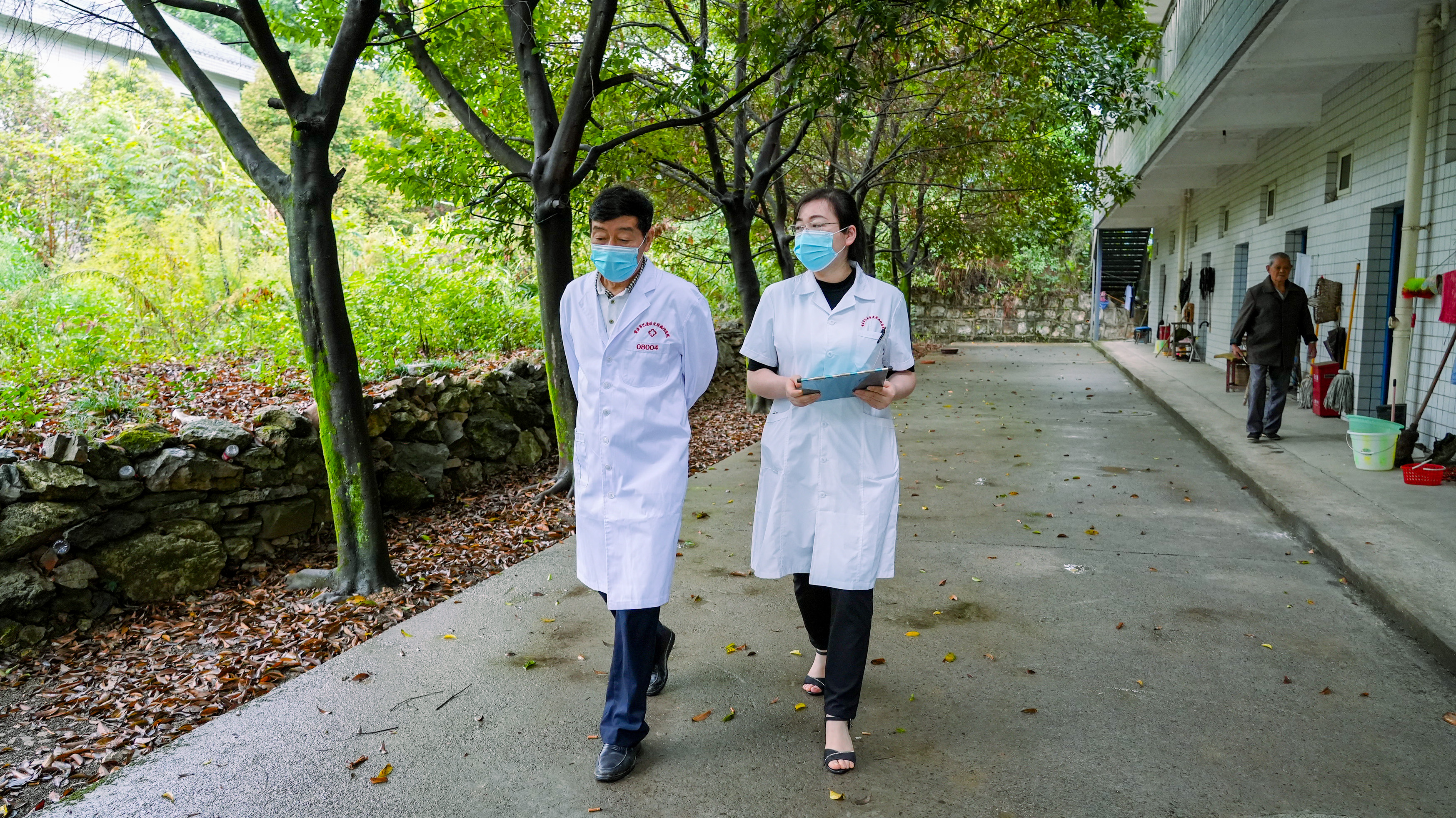 奋斗者·正青春|医者蒋朝辉:坚守在麻风病防治一线