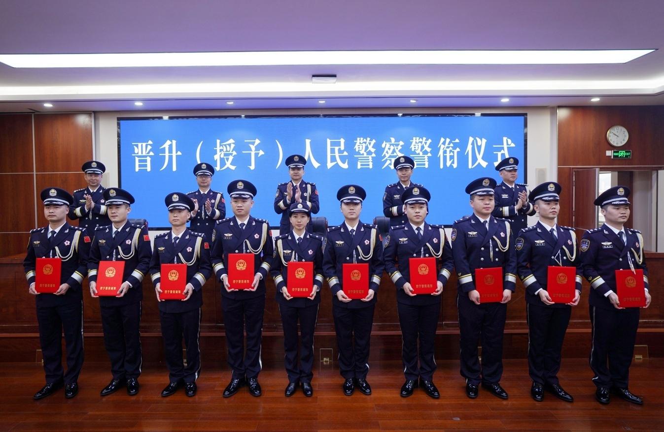 崇左邊境管理支隊舉行晉升(授予)人民警察警銜儀式