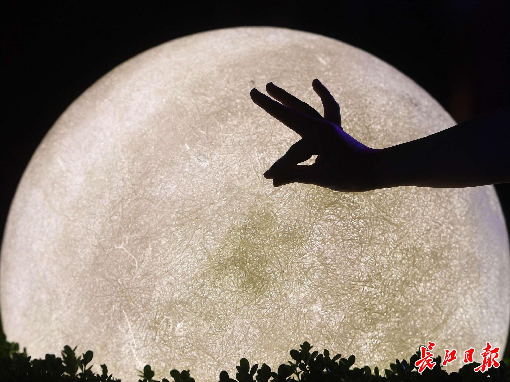 中秋夜,他们在武汉的"诗与远方"看月亮