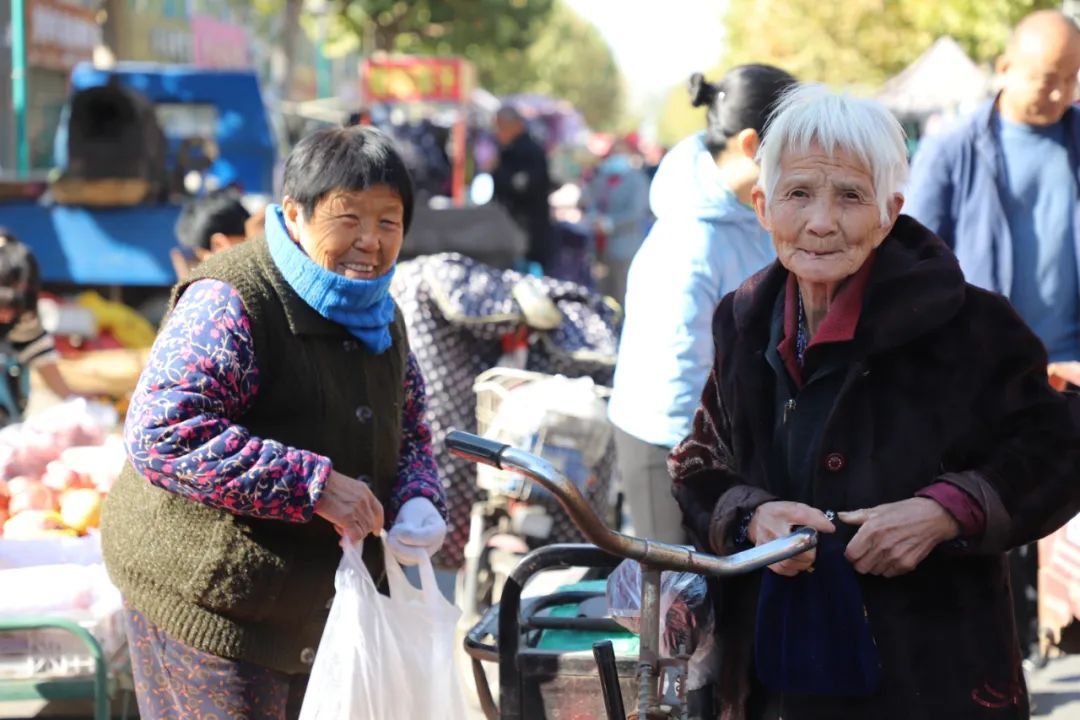 滨州邹平市明集镇:赶黄河大集 品初冬新味
