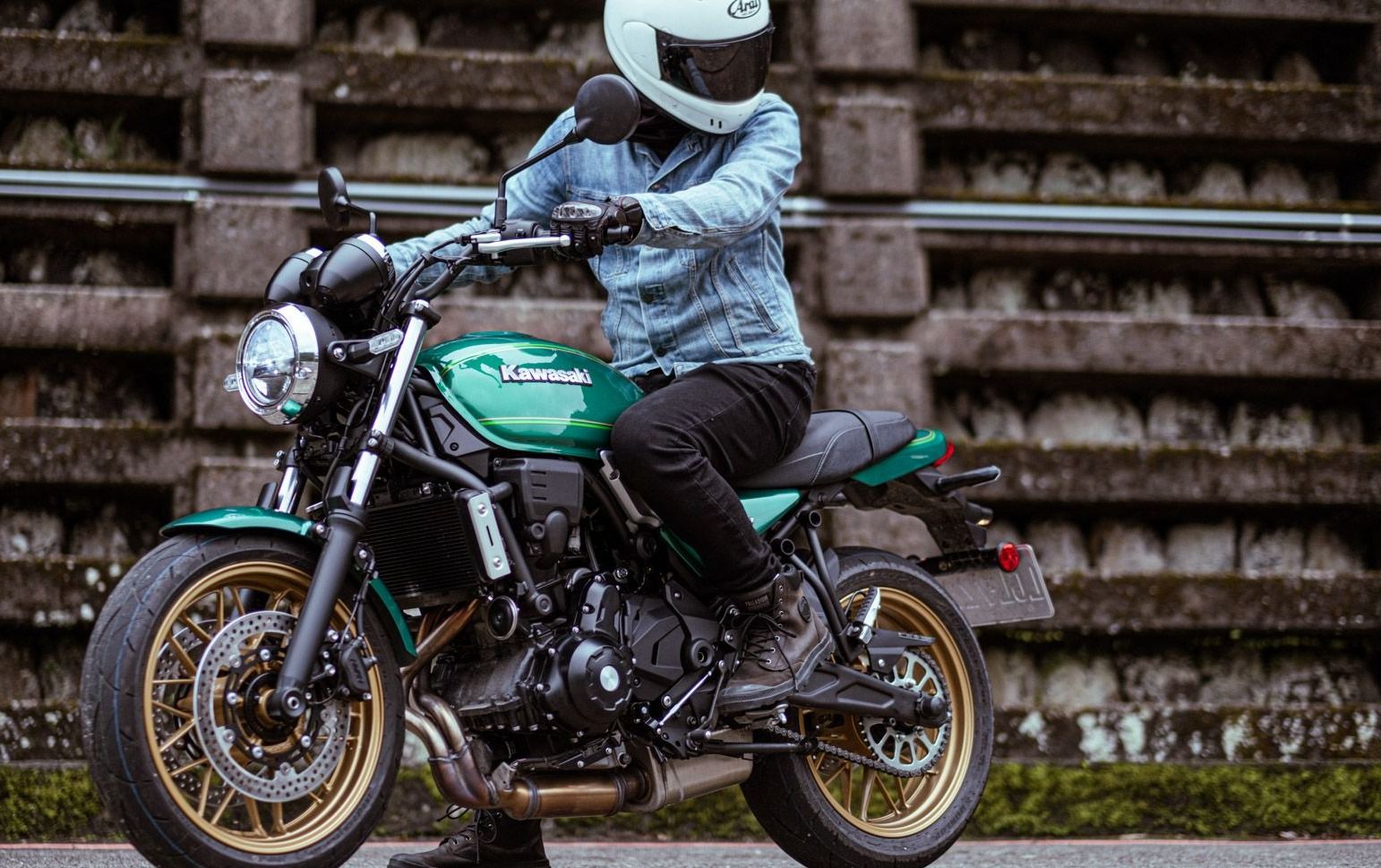 轻盈好上手的复古车,2022川崎z650rs