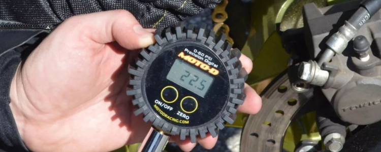 摩托车轮胎气压多少合适?