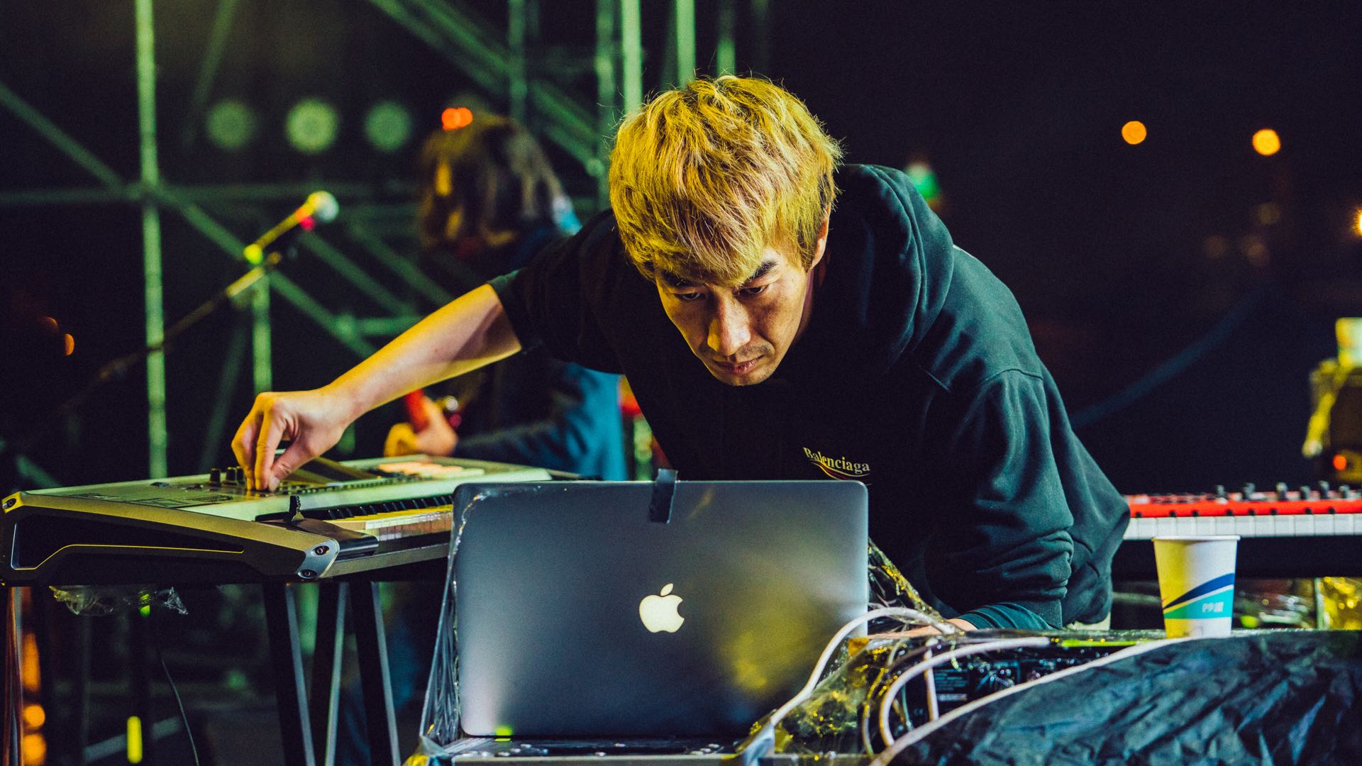 制作人张彧专访:音乐上谢天笑是固执的工作狂 生活中幽默且温暖