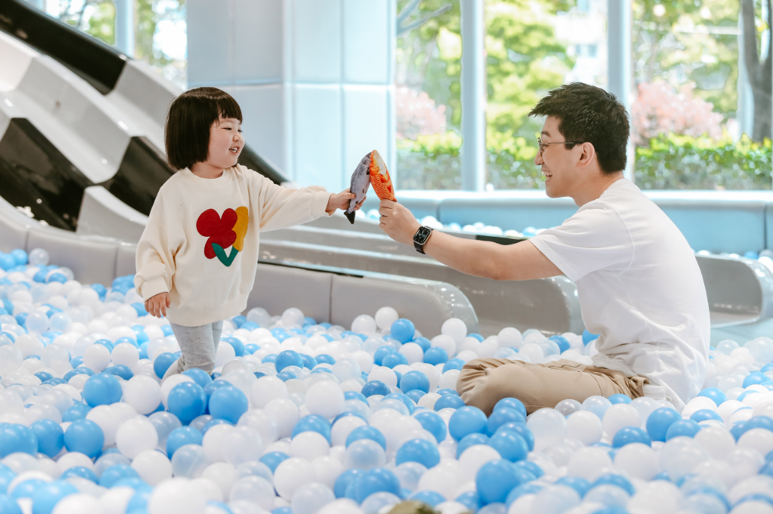 多孩家庭如何正确端水?《爸爸当家》李亚男为大孩准备"见面礼"