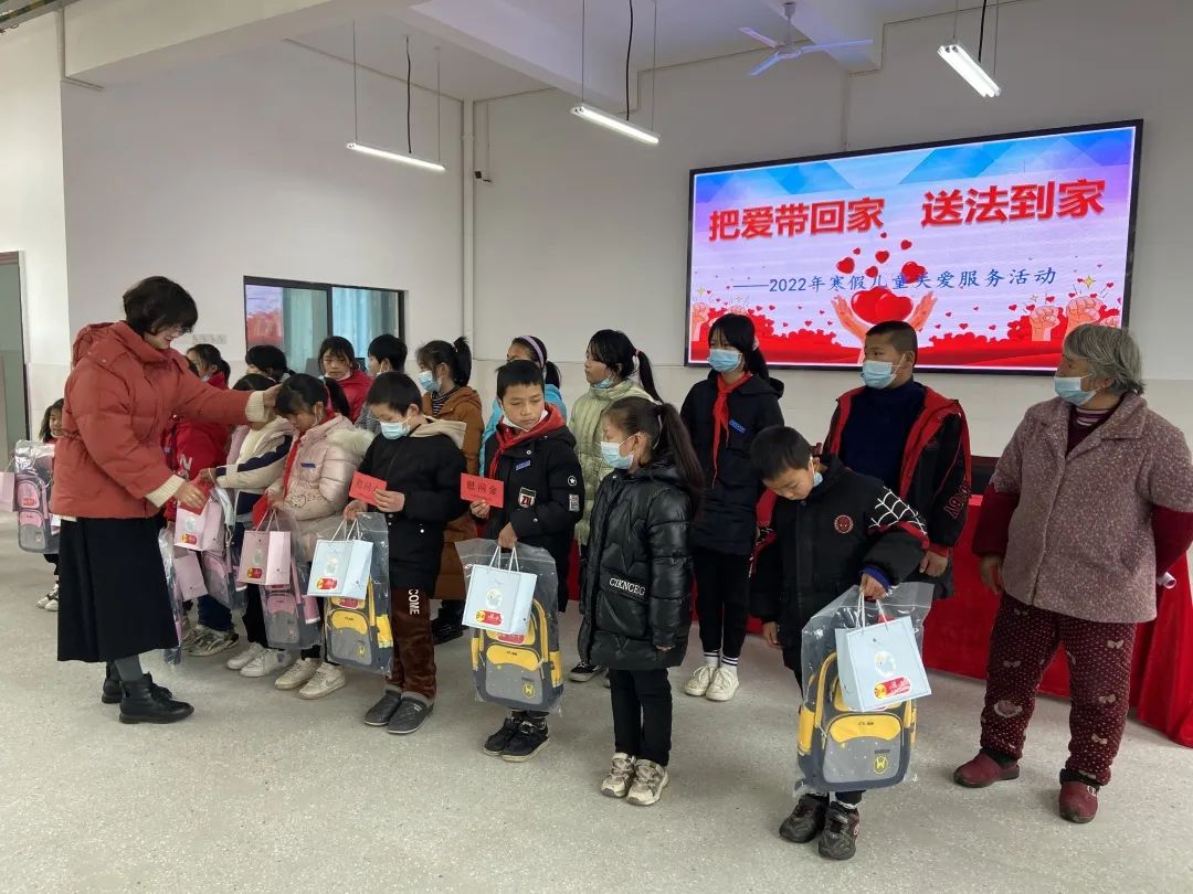 松溪县妇联开展把爱带回家送法到家让孩子健康成长系列活动