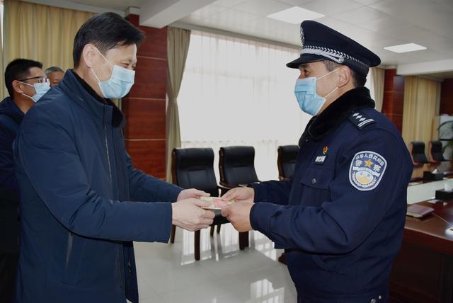 合阳县委常委,政法委书记李红武深入合阳公安慰问抗疫一线民警