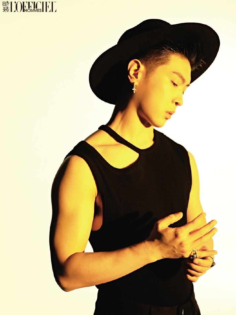 马伯骞运动风色彩大片释出 短发活力十足