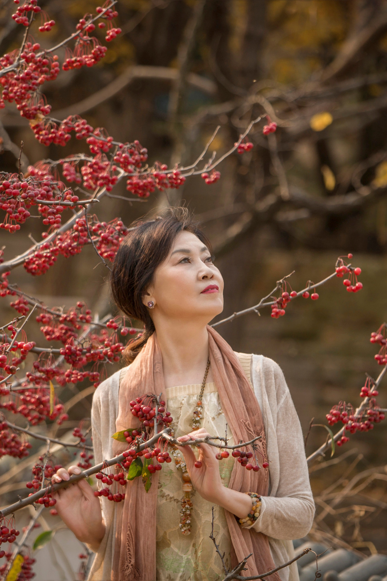 中年女性拍照,5个姿势,3个技巧,拍摄优雅美照必备