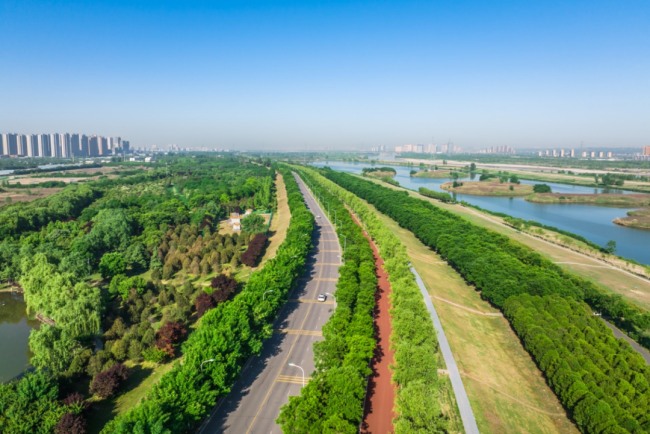 西安经开草滩:从"红色农场"到生态化滨河新区的华丽嬗变
