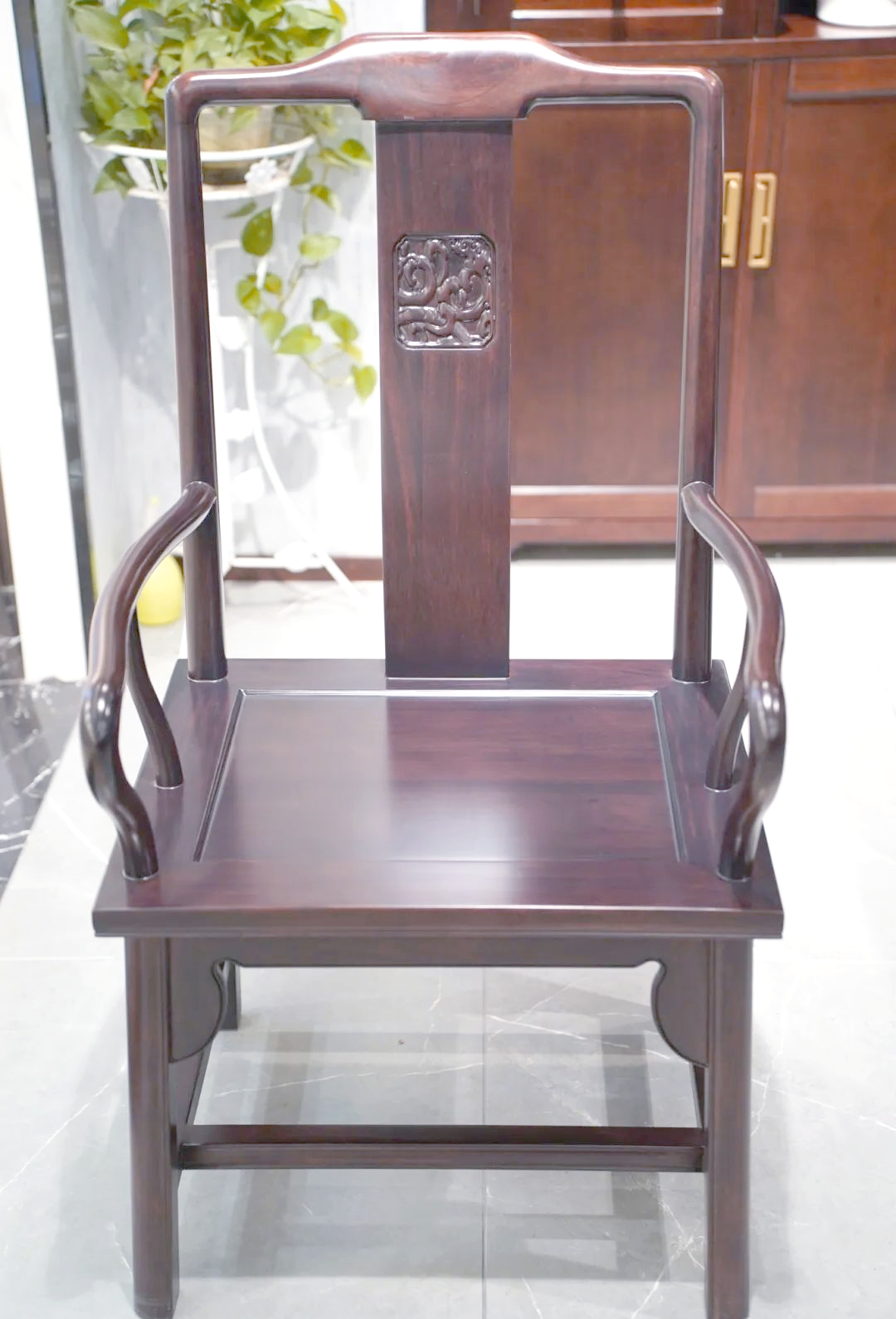 黑檀实木木椅:深邃色泽与精湛工艺的独特魅力