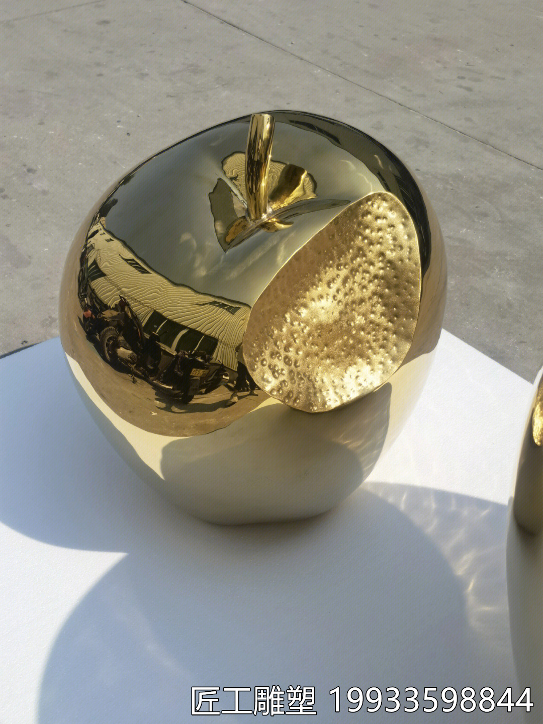 不锈钢电镀金苹果雕塑 户外厂家定制