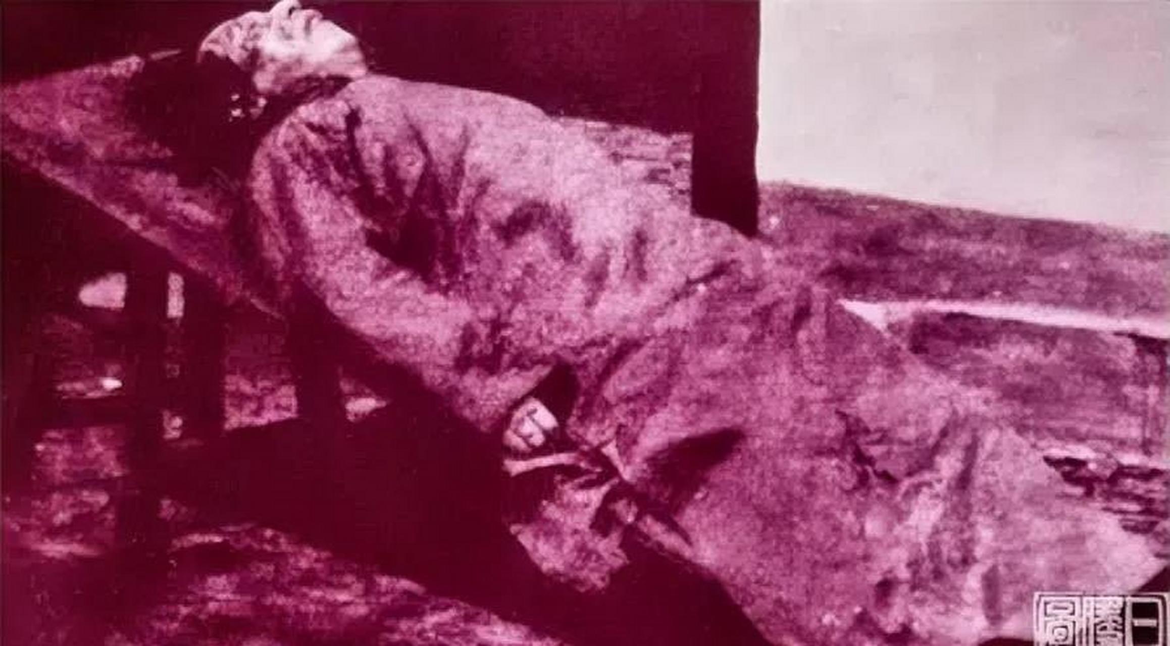 这是1946年4月,大汉奸陈公博被枪决后,一张罕见的留影,当时他的尸体被