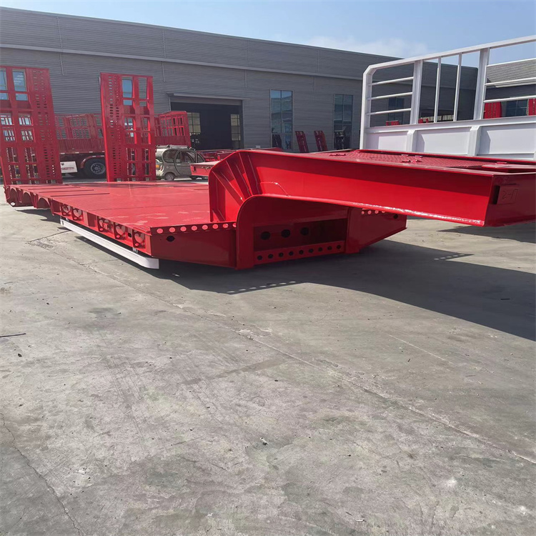 13米三轴低平板半挂车
