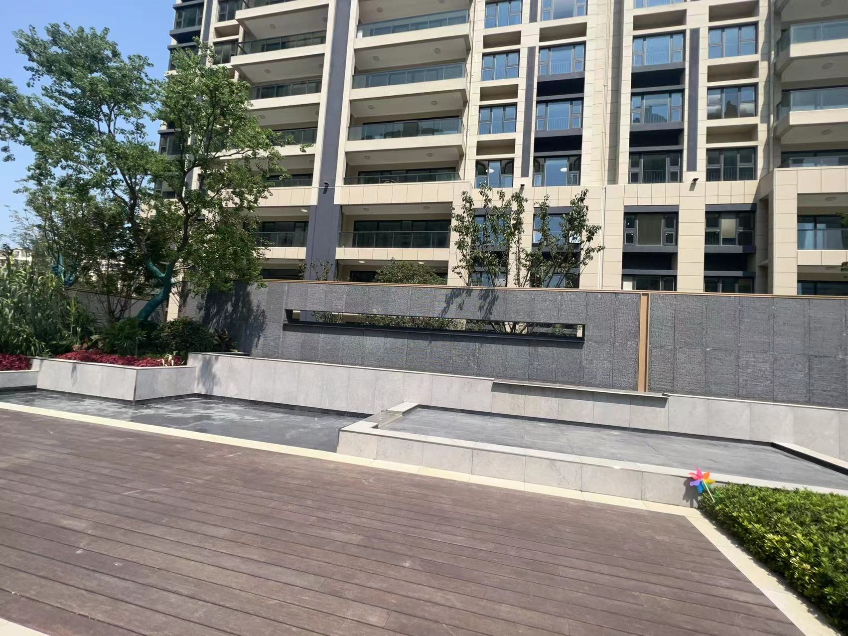 无锡碧桂园都荟交房 业主直言"五星级的坑"丨交房质量调查