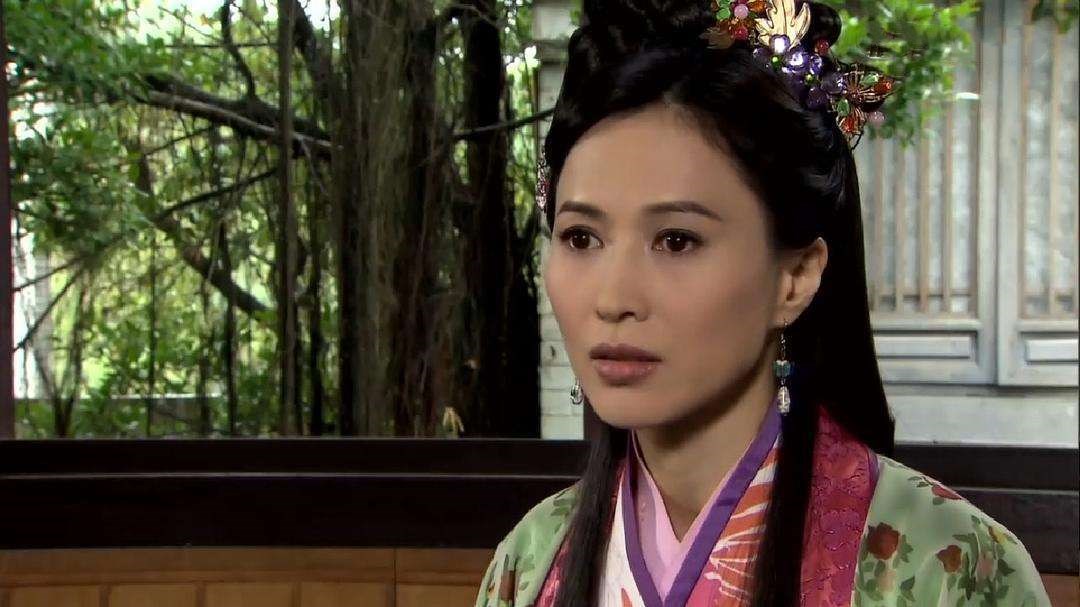 52岁梁琤定居深圳做学徒!跨界学习时尚,近照被赞依然魅力十足