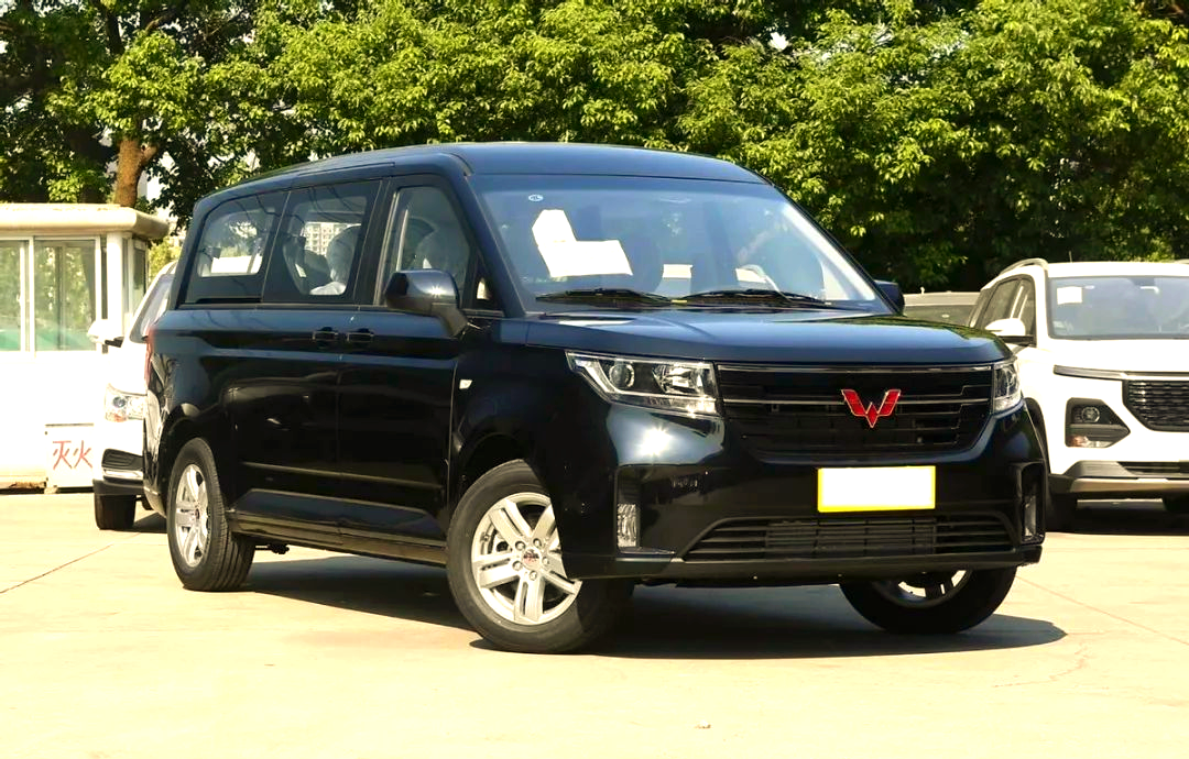 五菱征程:大空间商务车,灵活座椅布局,满足多样化运输需求