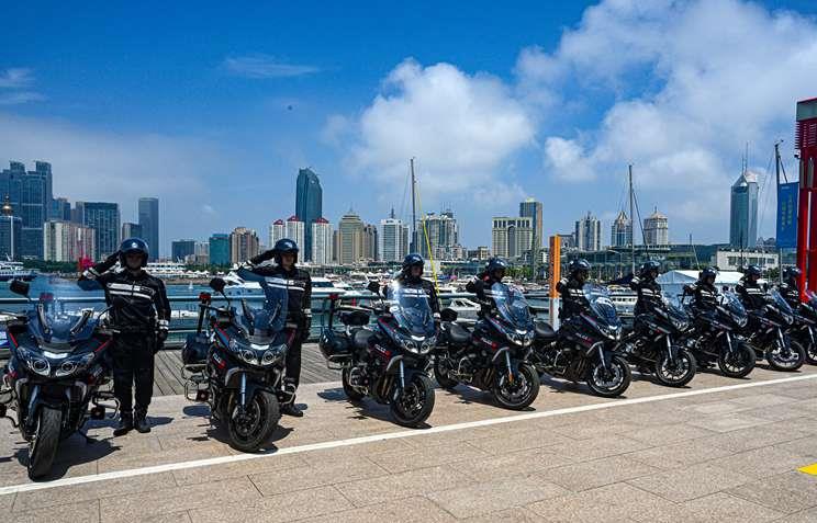 太飒了!青岛市首支特警铁骑出征你在马路上见过吗?