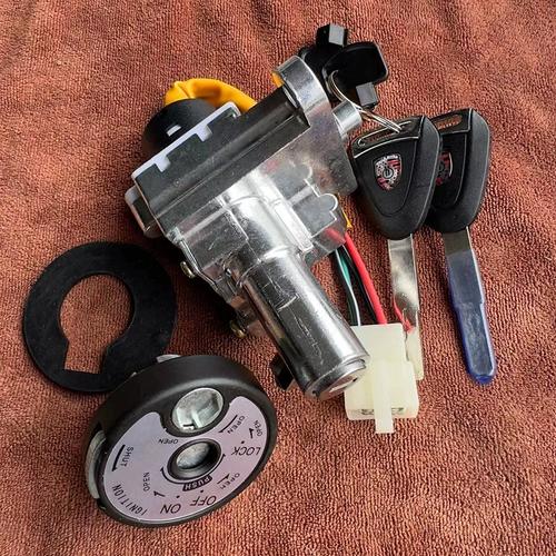 以下是解开电动车龙头锁的详细步骤:准备工具:一辆电动车1.