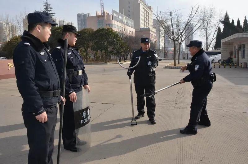 特殊警务支队负责人张春潮深入义马,渑池实地督导社会面巡逻防控工作