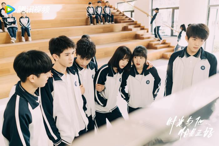 《时光与他,恰是正好》校园小甜剧:兔子与狐狸的爱情,初恋氛围感爆棚!