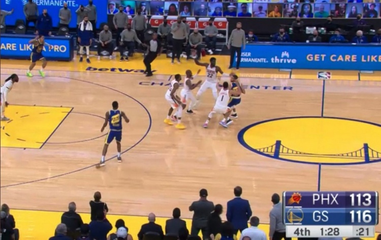 离了个大谱!太阳在末节关键时刻对库里进行四人包夹