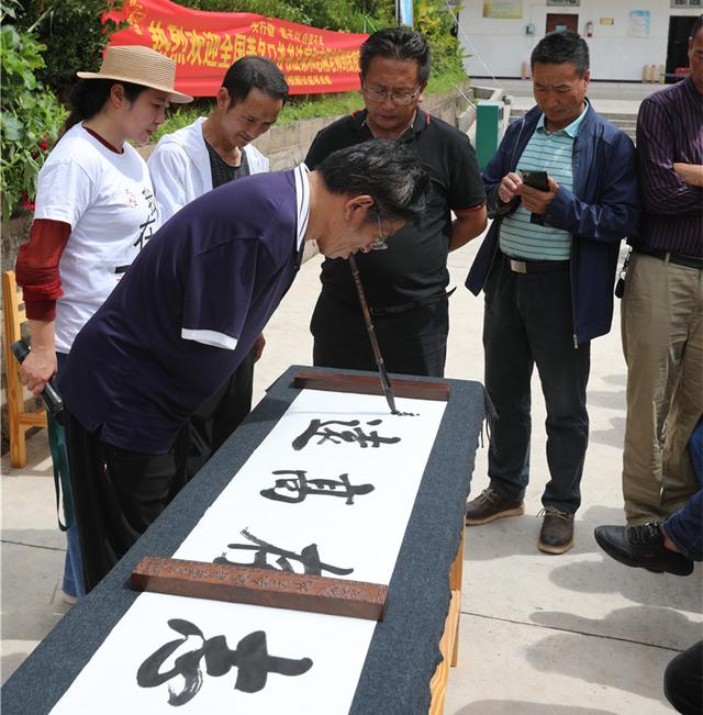 励志!和志刚到宁蒗新营盘完小演讲