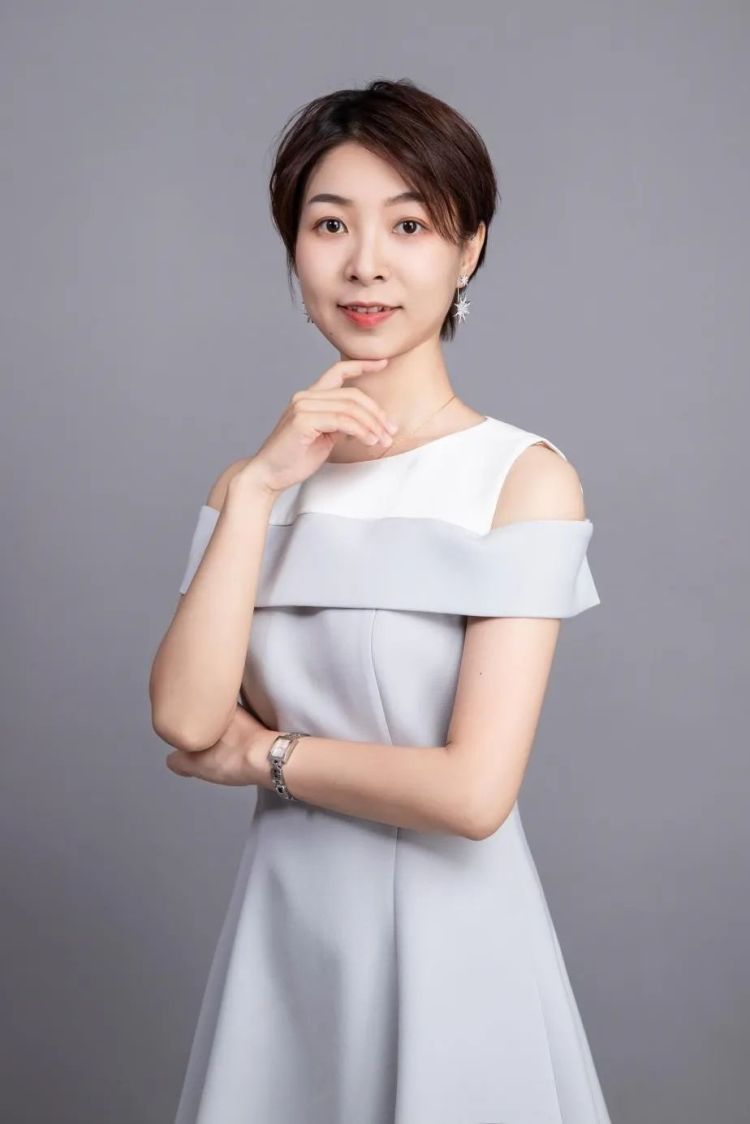 仰望星空,静待花开——记海岸小学语文教师刘婧