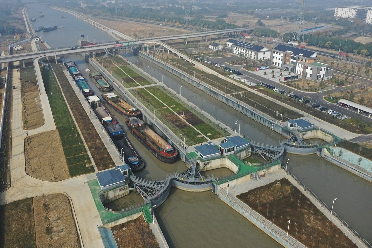 常州首座双线交通船闸前黄船闸正式运行