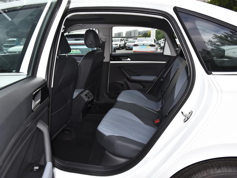 上汽大众朗逸plus后座怎么放下