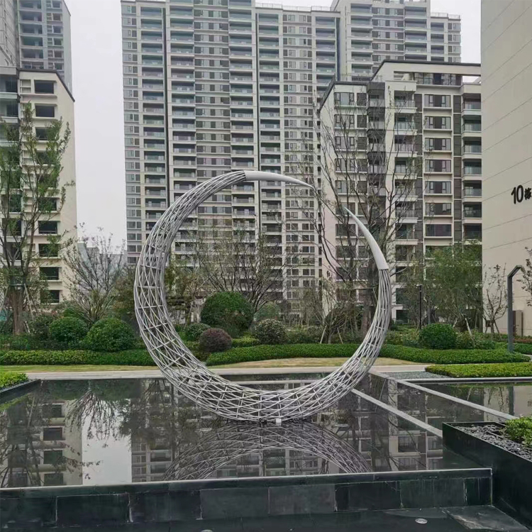 不锈钢镜面圆环雕塑镂空月亮雕塑户外发光喷雾景观摆件 河北韵特