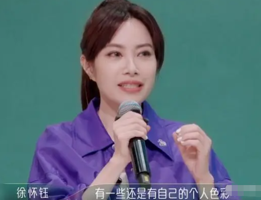 程潇在《了不起舞社》摔倒骨折,依然坚守舞台,网友:打脸徐怀钰