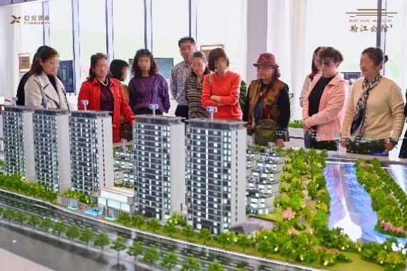 火爆登场!墅领江都楼市火爆场面!