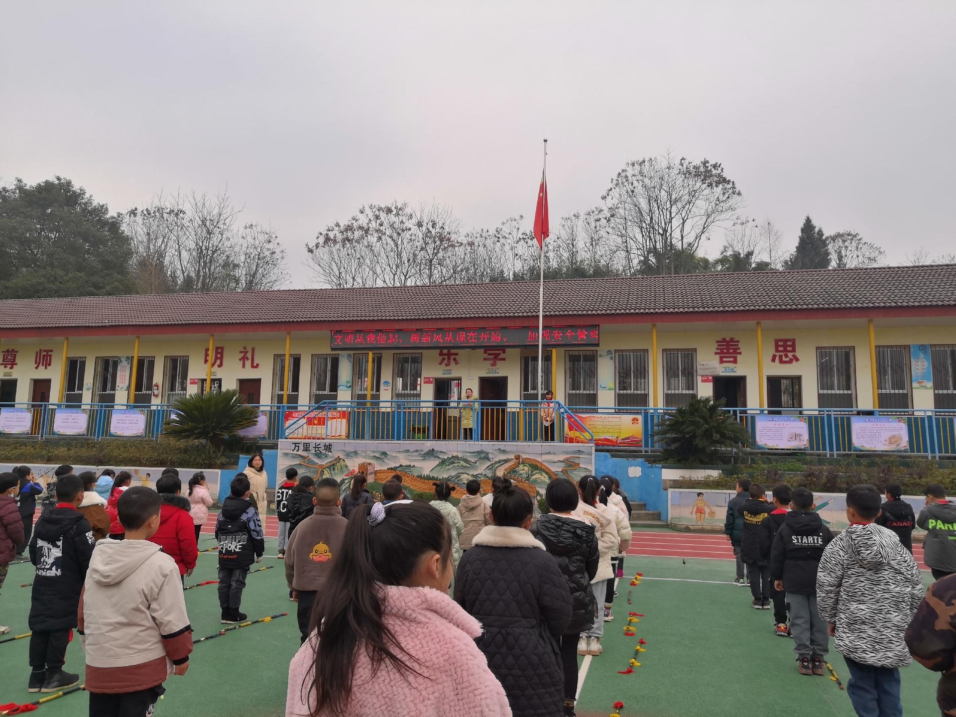 绿水镇茅坝小学开展"学雷锋 感党恩"系列活动