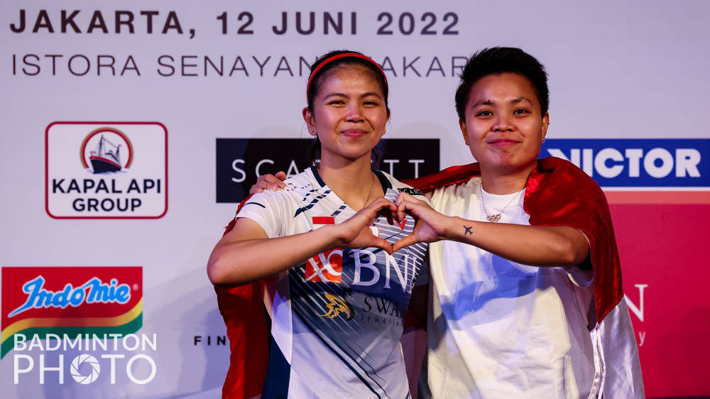 "我永远感谢中国羽毛球"!印尼名将波莉退役,国羽现场祝福