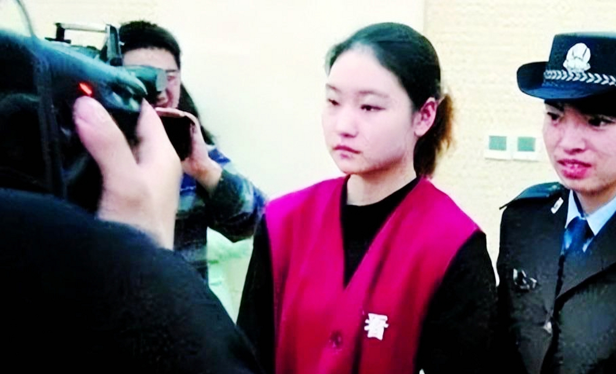 平面模特张笑,五官清秀,笑容非常美,就是这样的女孩