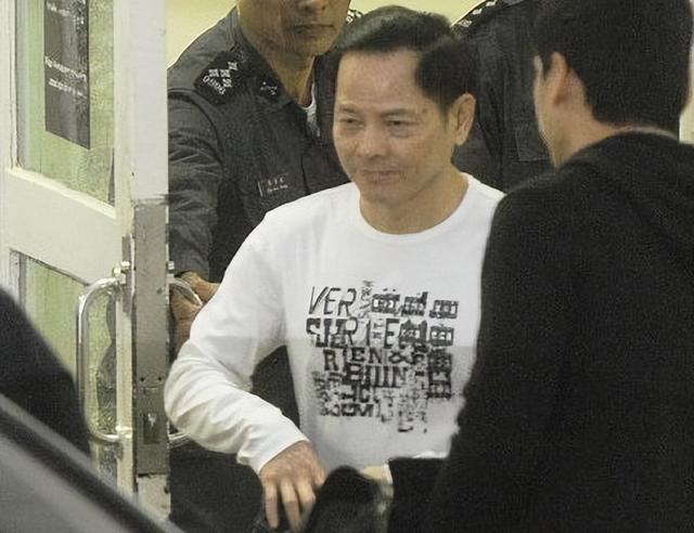 崩牙驹出狱10年:黑社会投身币圈被骗6亿,忍气吞声改卖牛仔裤