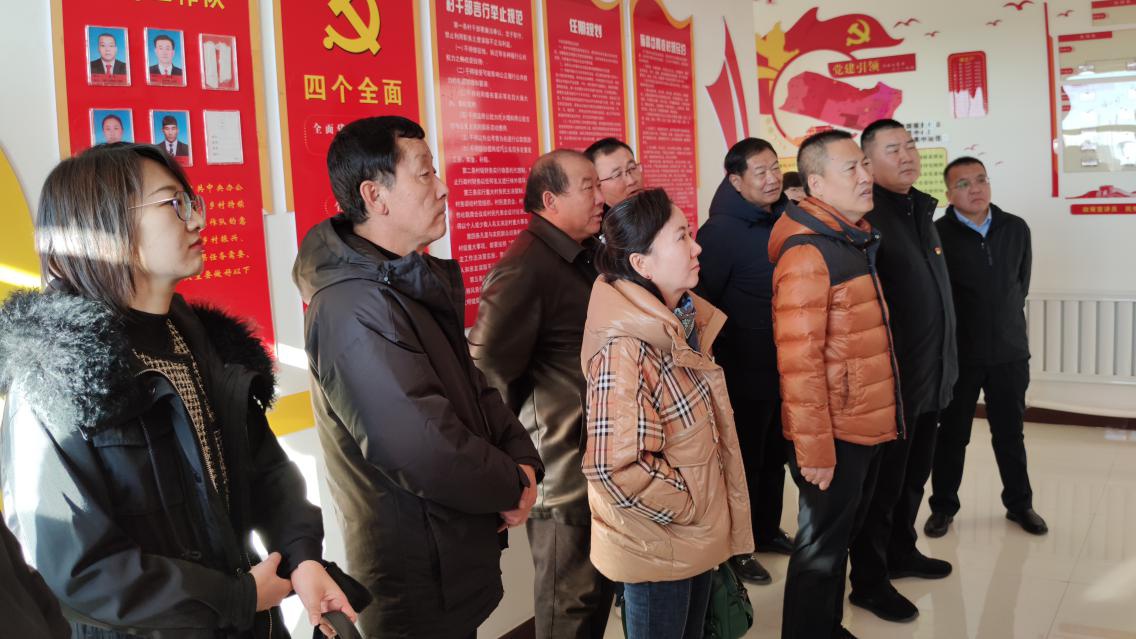 鄂尔多斯银保监分局党委书记,局长武志忠一行赴包联村调研乡村振兴