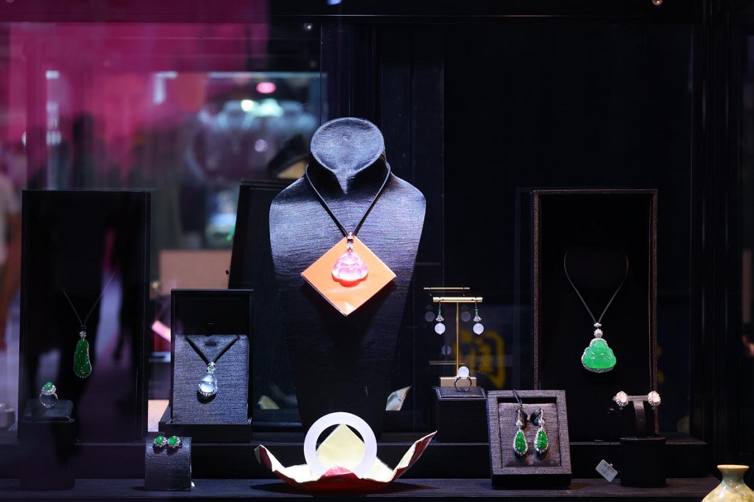 成都国际珠宝展举行 近十万款珠宝首饰展出